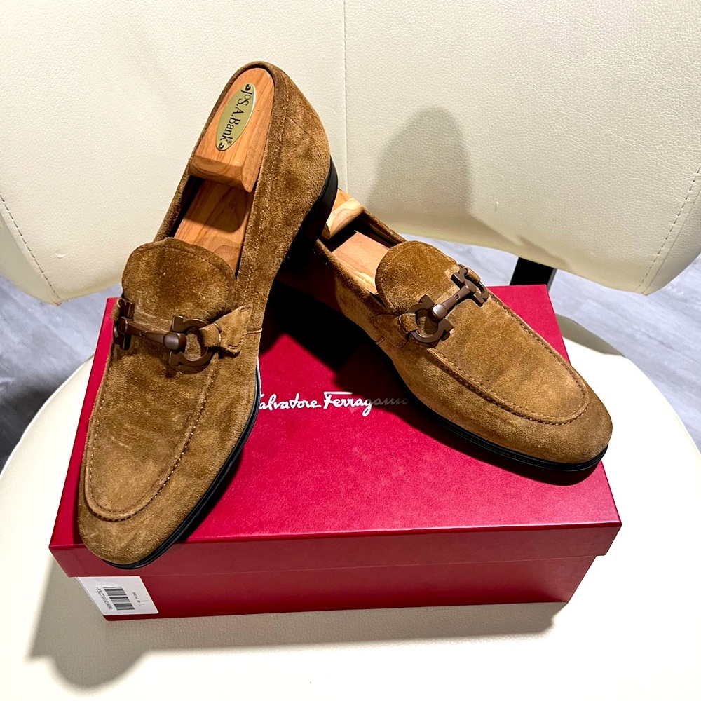 🔴 EUC Salvatore Ferragamo suede loafers